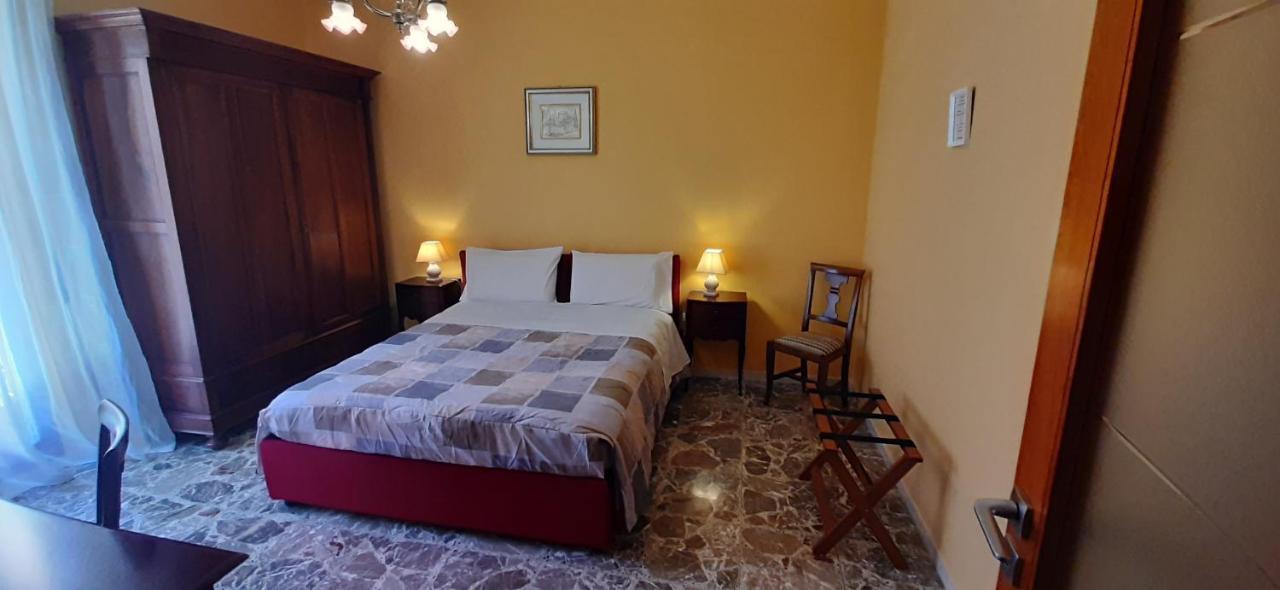 Bed and Breakfast La Riviera Мілаццо Екстер'єр фото
