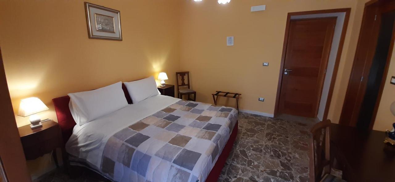Bed and Breakfast La Riviera Мілаццо Екстер'єр фото