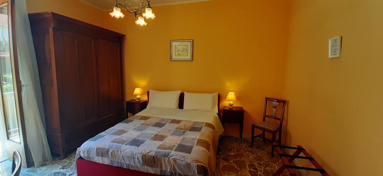 Bed and Breakfast La Riviera Мілаццо Екстер'єр фото