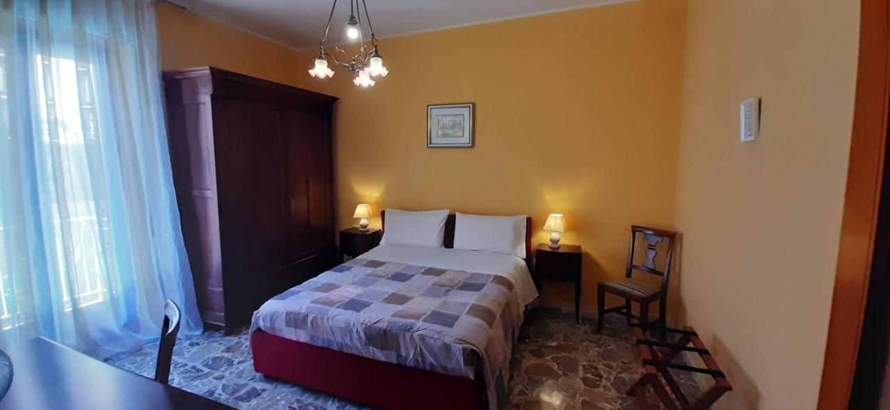 Bed and Breakfast La Riviera Мілаццо Екстер'єр фото