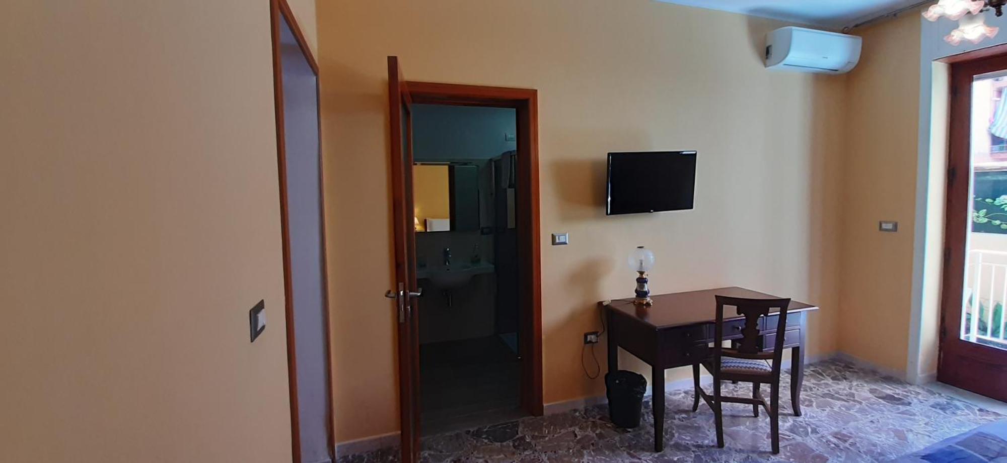 Bed and Breakfast La Riviera Мілаццо Номер фото