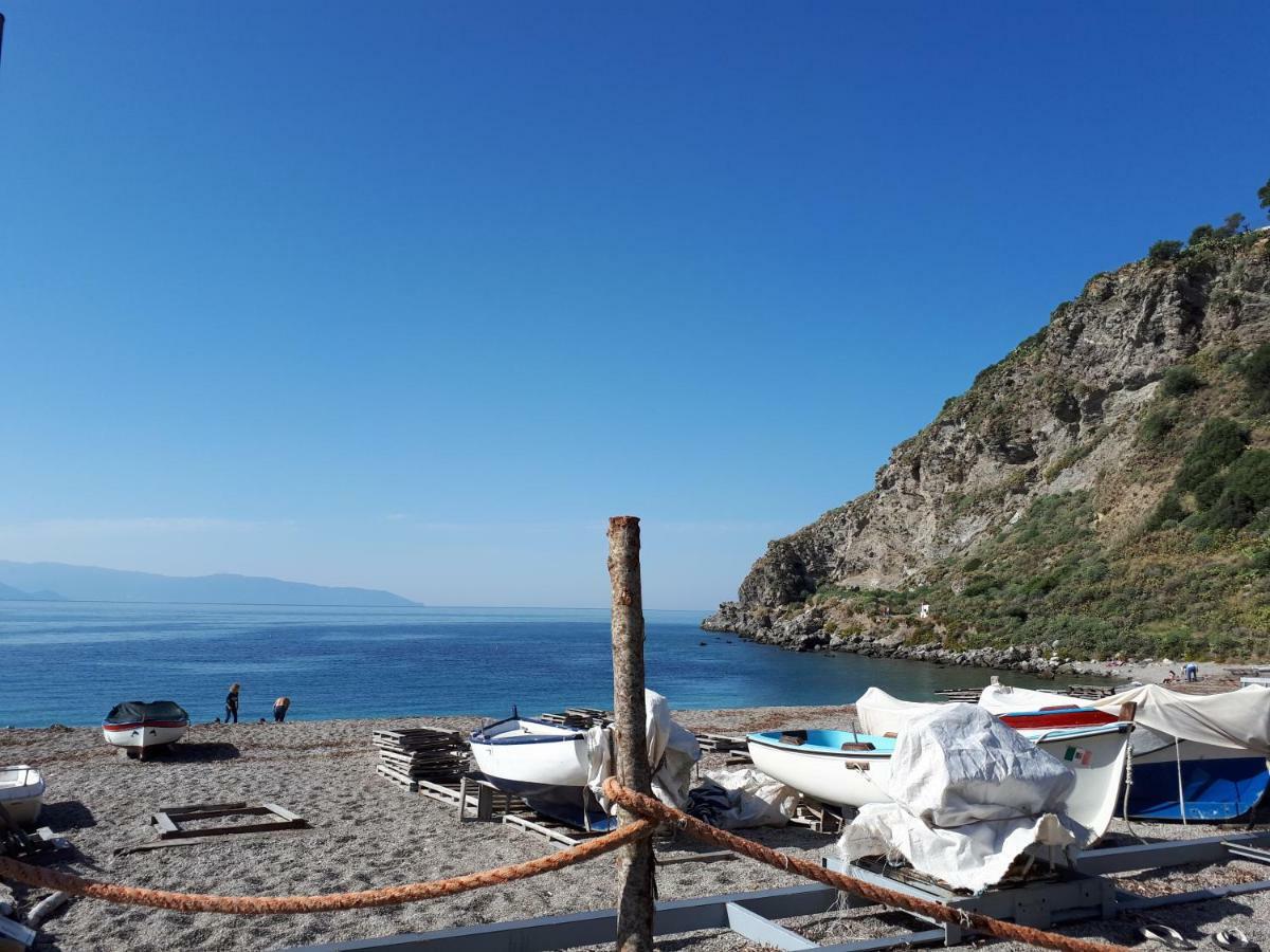 Bed and Breakfast La Riviera Мілаццо Екстер'єр фото