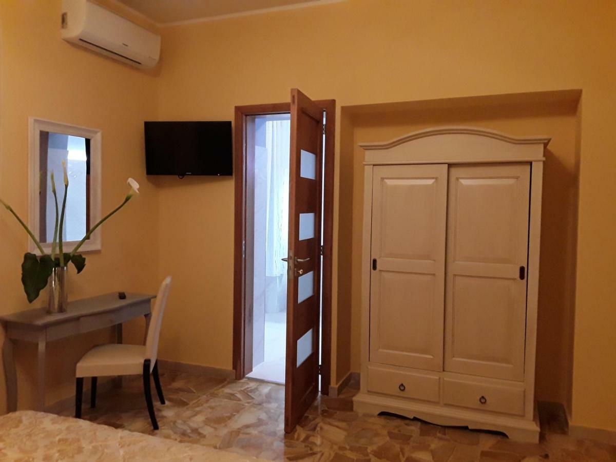 Bed and Breakfast La Riviera Мілаццо Екстер'єр фото