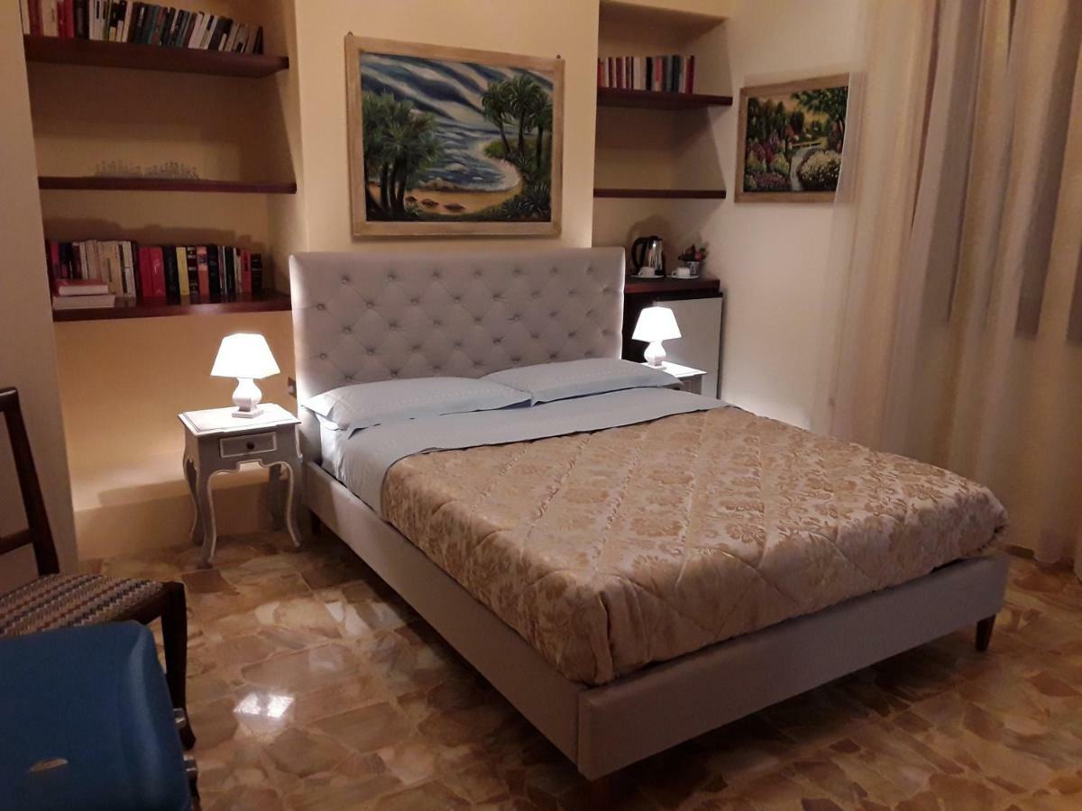 Bed and Breakfast La Riviera Мілаццо Екстер'єр фото
