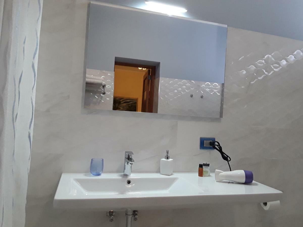 Bed and Breakfast La Riviera Мілаццо Екстер'єр фото