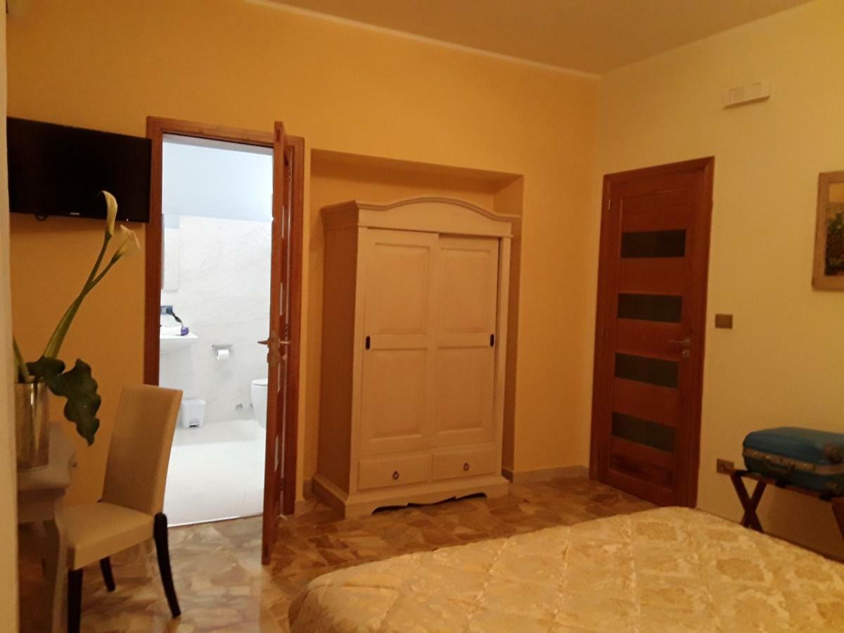 Bed and Breakfast La Riviera Мілаццо Екстер'єр фото