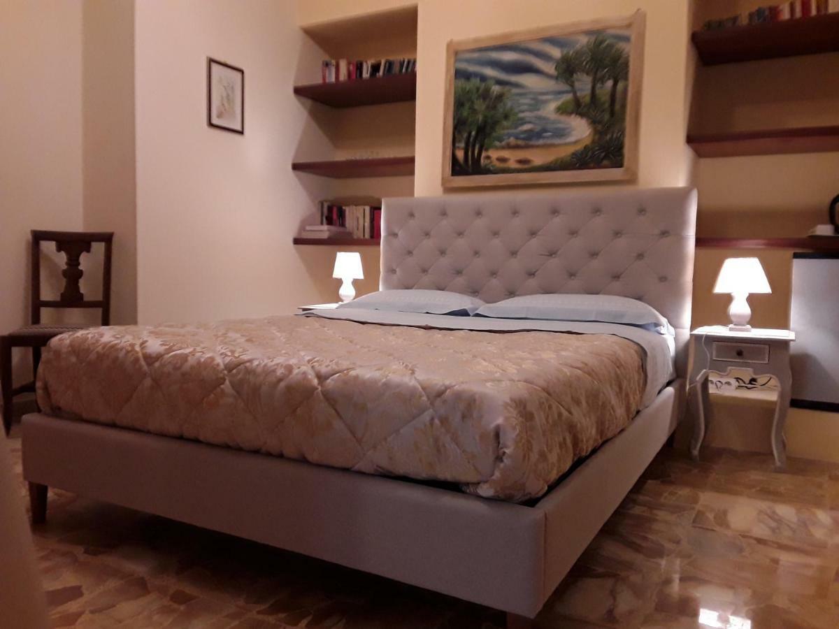 Bed and Breakfast La Riviera Мілаццо Екстер'єр фото
