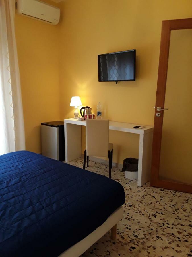 Bed and Breakfast La Riviera Мілаццо Екстер'єр фото