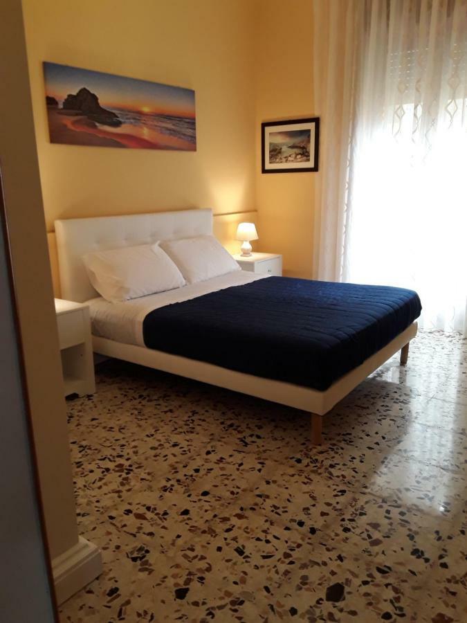 Bed and Breakfast La Riviera Мілаццо Екстер'єр фото