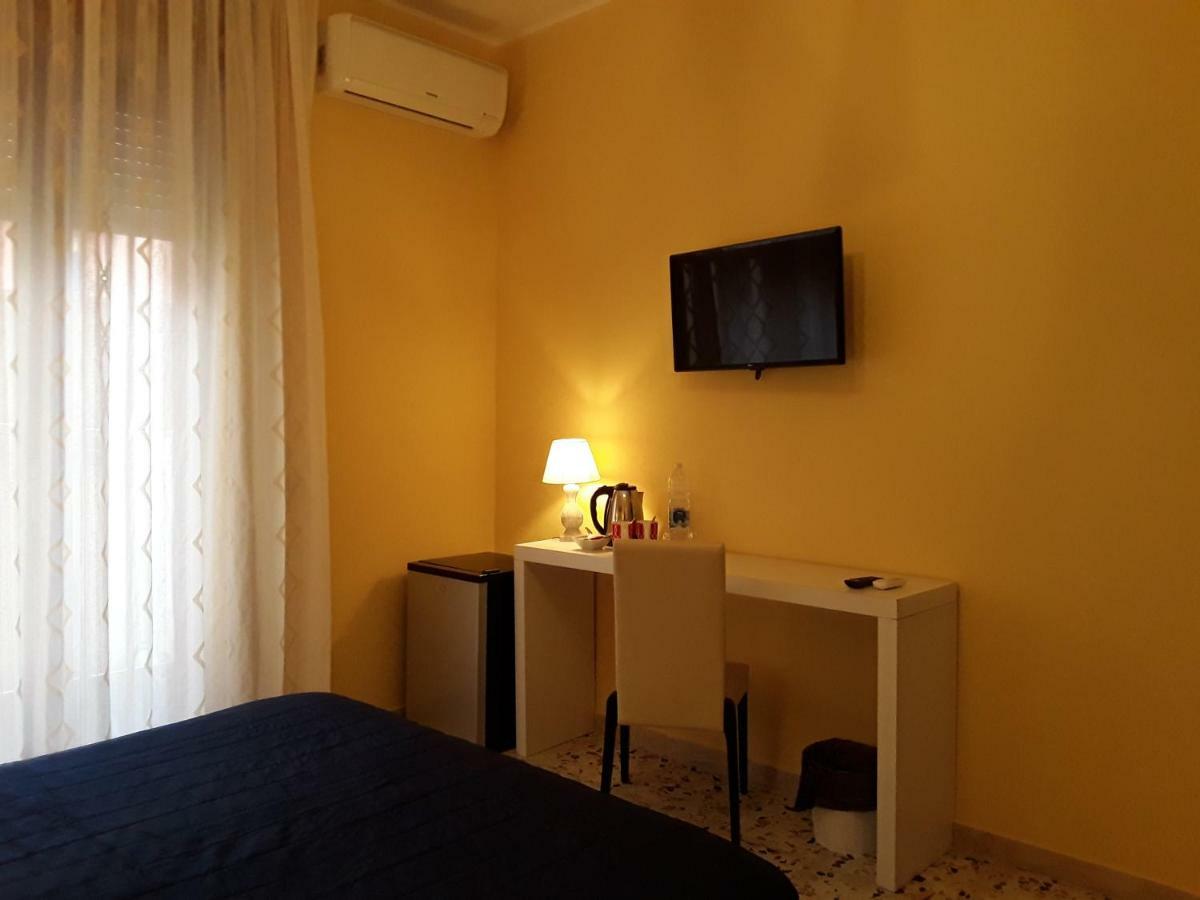 Bed and Breakfast La Riviera Мілаццо Екстер'єр фото